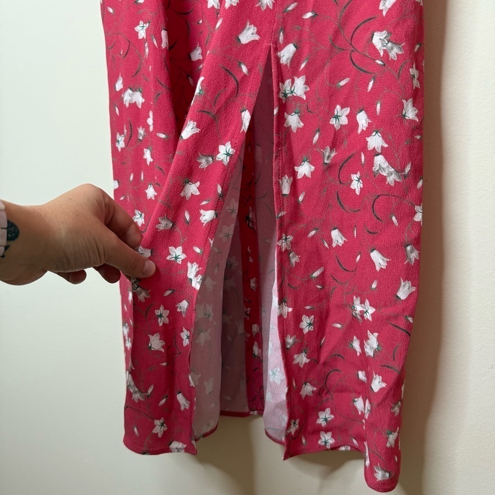 ARITZIA SUNDAY BEST Viola Cottagecore Floral Thigh Slit Midi Dress in Cerise - Picture 5 of 11
